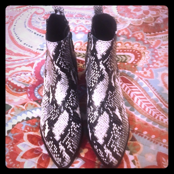 Blondo Shoes - Blondo Elvina Waterproof Bootie